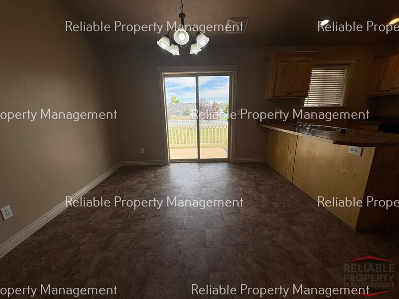 Building Photo - 1060 Stevens Dr