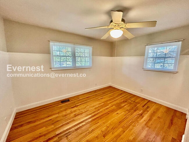 Building Photo - 3 Bed, 2.5 Bath Home with Fenced Yard & Garage / Pet-Friendly / Coming Soon!