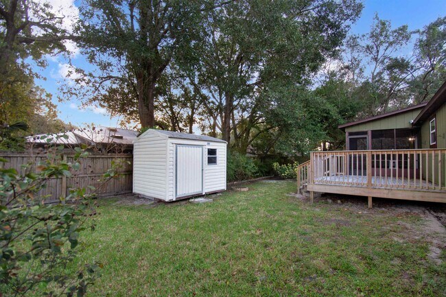 Building Photo - 209 Jasmine Rd