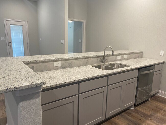 Building Photo - 3/2/2 New Construction Near Sherman High S...