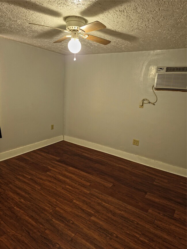 Building Photo - 207 Moody St