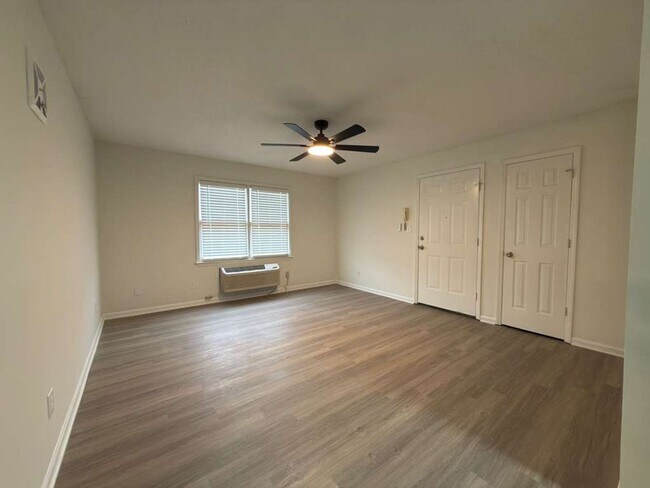 Building Photo - One Bedroom Condo
