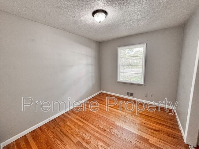 Building Photo - 4403 E Red Bridge Rd