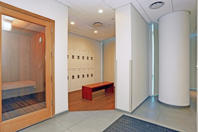 Building Photo - 77 Hudson St