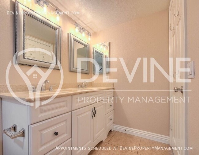 Building Photo - 7338 Greenhaven-Unit 66