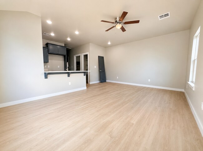 Building Photo - 2132 Charles Whitlow Ave