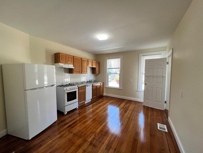 Building Photo - 59 Bishop Allen Dr