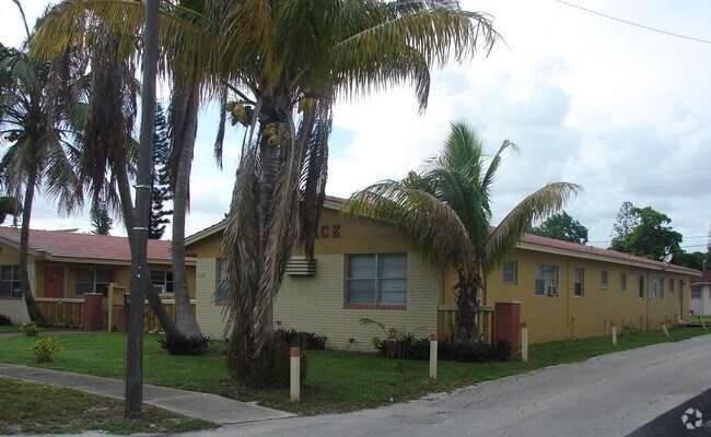 Building Photo - 2111 Roosevelt St