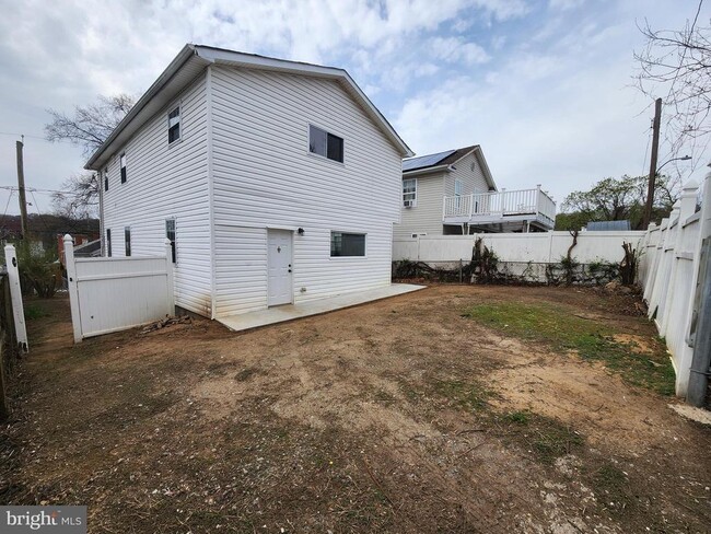 Building Photo - 4244 Clay St NE