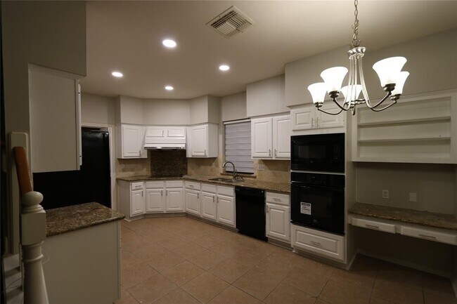 Building Photo - 13607 Robin Hill Ct