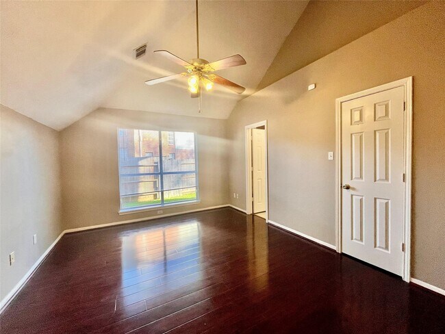 Building Photo - 146 Skycrest Dr