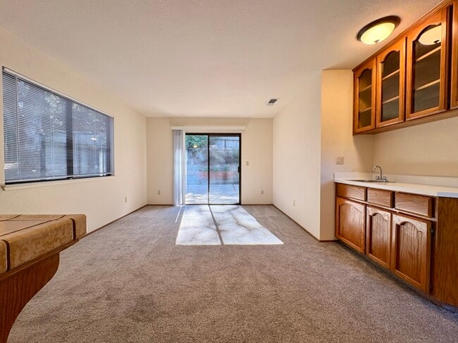 Building Photo - Beautiful Well Kept 3 bedroom for Rent - Folsom