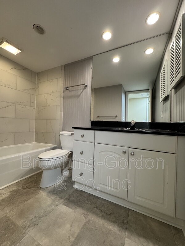 Building Photo - 5025 Hillsboro Pike