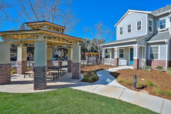 Building Photo - 3 Bedroom 2.5 Bath 2 Car Garage Condo At C...