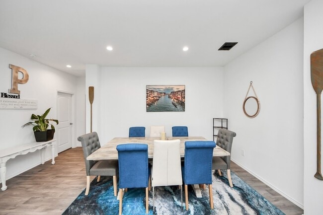 Building Photo - 403 Blanco Ln