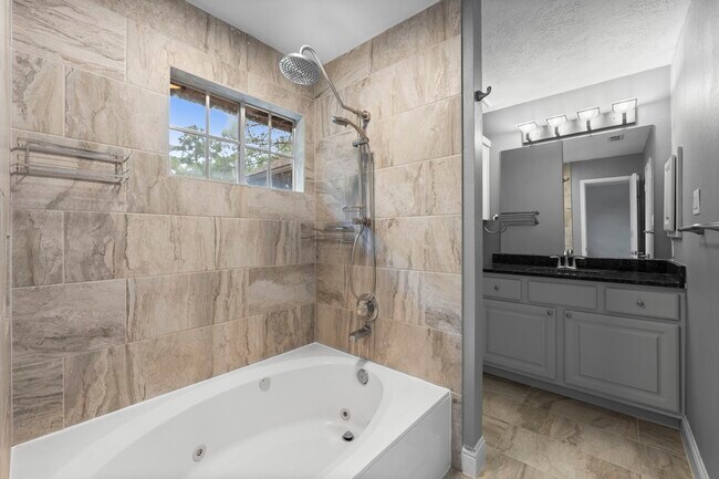 Building Photo - 17 E Willowood Ct