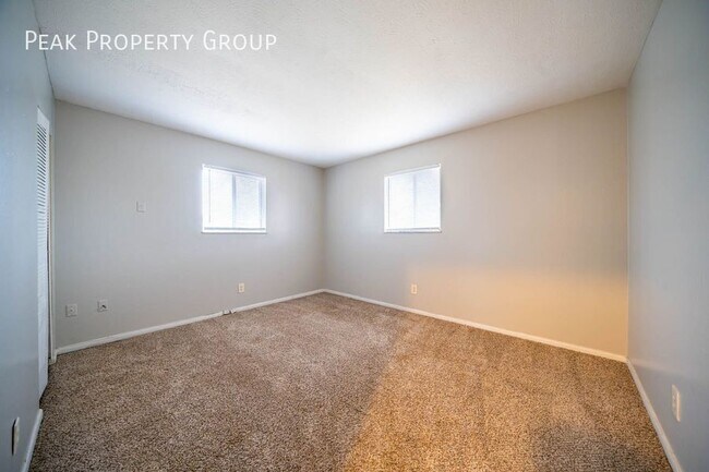 Building Photo - 311 E Jenkins Ave