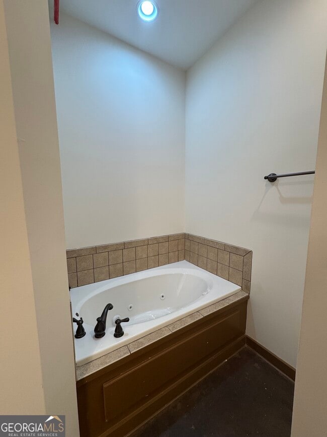 Building Photo - 250 Martha Dr