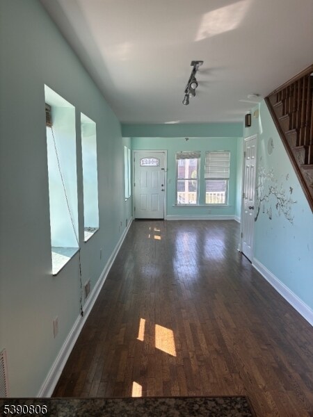 Primary Photo - 939 Meacham Ave