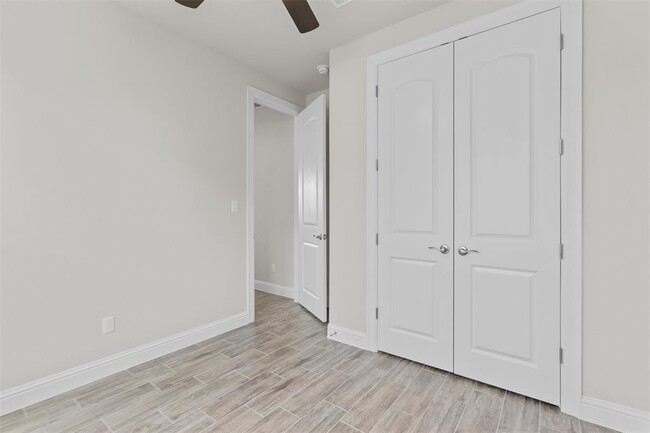 Building Photo - 205 Riverhill Cv