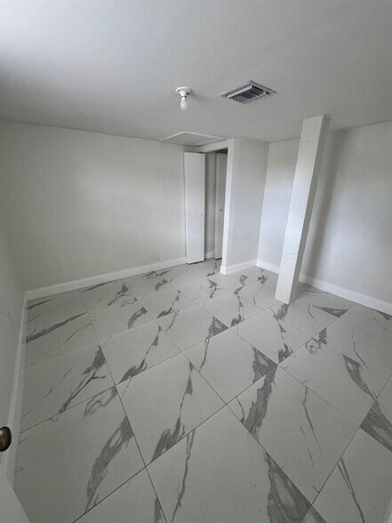 Building Photo - 412 Fleming Ave