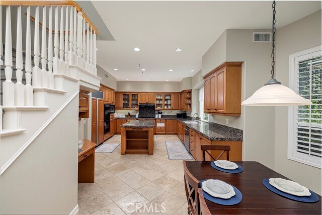 Building Photo - 10 Spring Grove