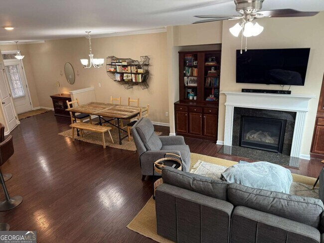 Building Photo - 1055 Hampton Oaks Dr