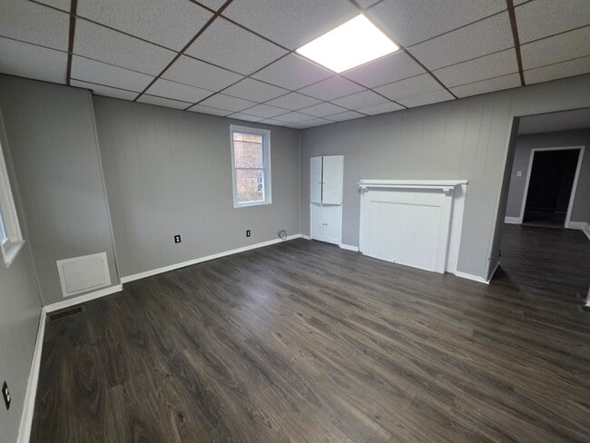 Building Photo - 2 bedroom 1 bath townhouse for rent in the West End