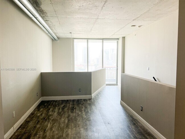 Building Photo - 690 SW 1st Ct