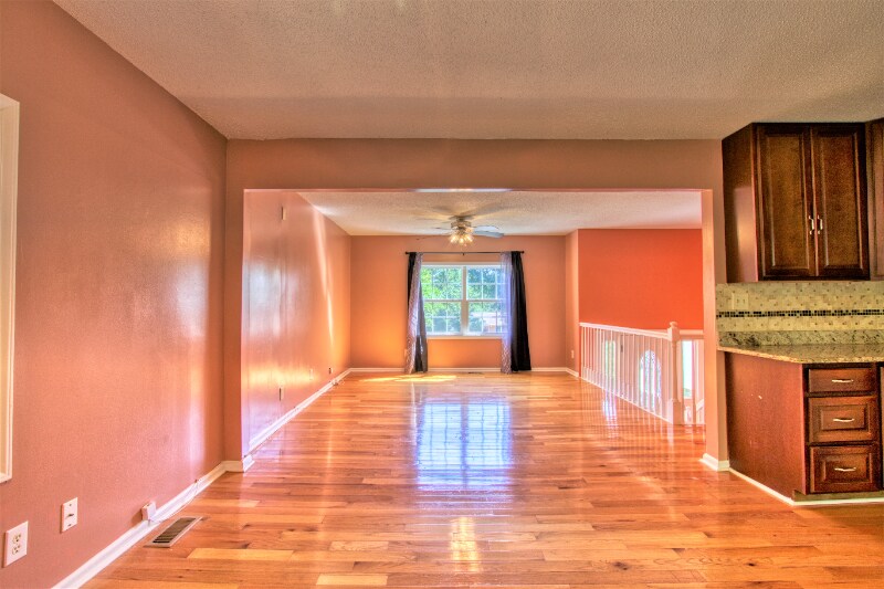 Building Photo - 209 Bayberry Ln