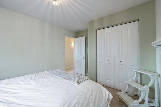 Building Photo - 5663 Basin View Dr