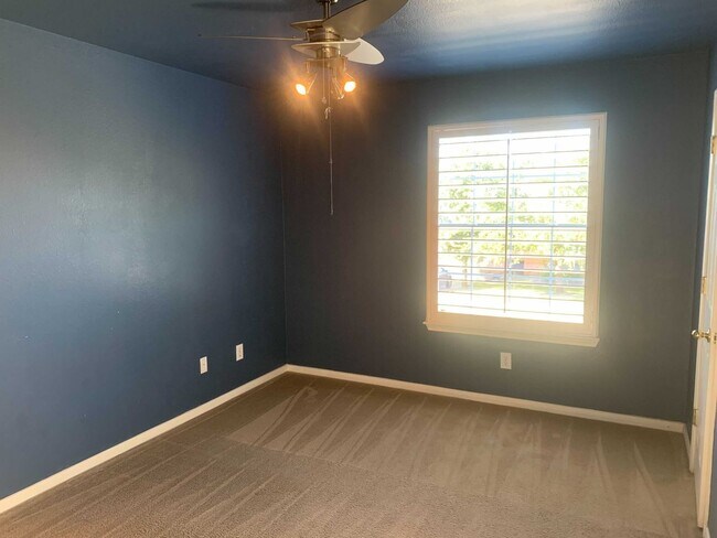 Building Photo - *MOVE IN SPECIAL* Gorgeous Four Bedroom home w/ Community POOL!!