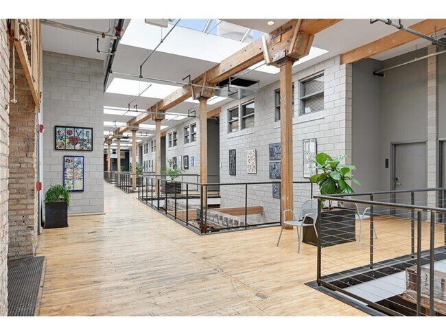 Building Photo - 801 N Washington Ave