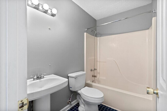 Building Photo - Adorable Home in Horse Creek Farms!