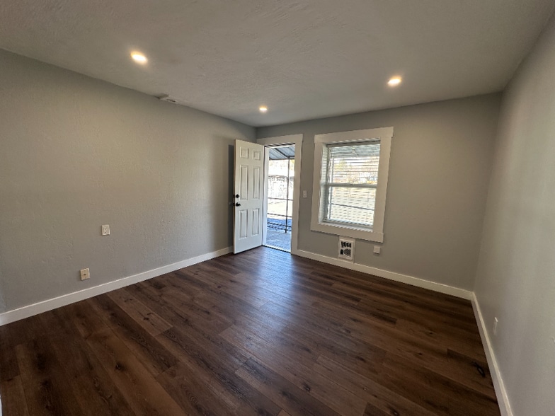 Building Photo - 2001 Biehn St