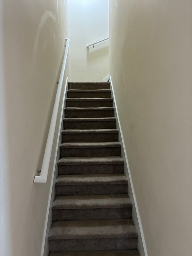 Building Photo - 38 Middlebrook Dr