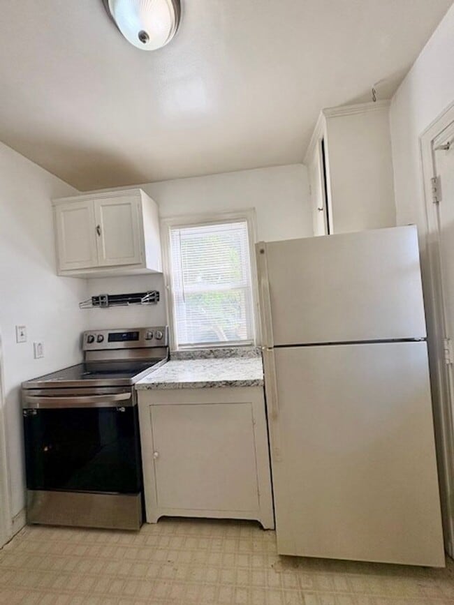 Building Photo - 4541 Fairfield Dr