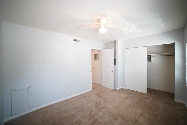 Building Photo - 2325 W Pensacola St