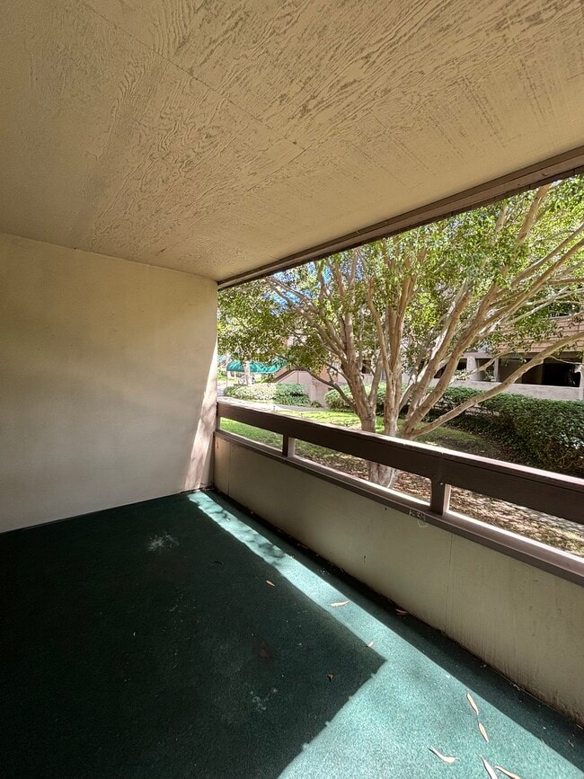 Building Photo - 8860 Villa La Jolla Dr