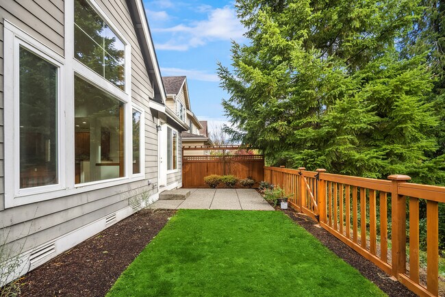 Building Photo - 2416 35th Ave NE