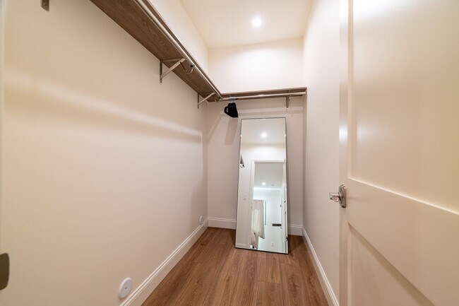 Building Photo - Contemporary New home in Monrovia