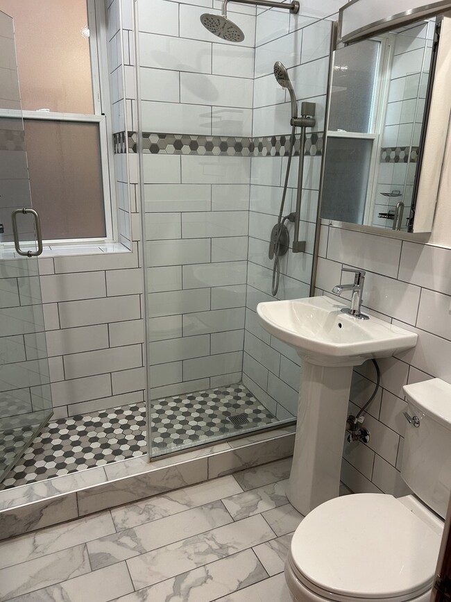 Building Photo - 2520 N Talman Ave