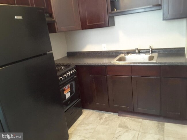 Building Photo - 1226 Hellerman St