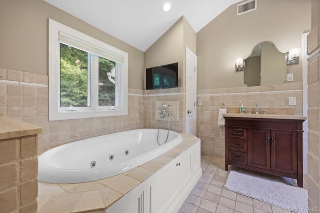 Building Photo - 777 Armonk Rd