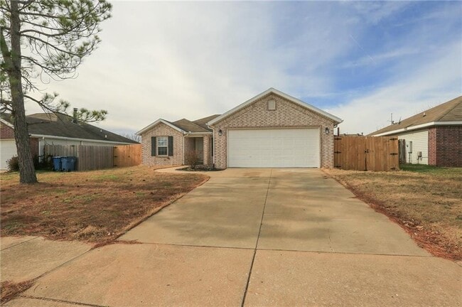 Building Photo - 900 SW River Rock St