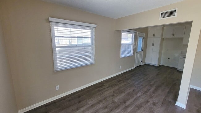 Building Photo - 3 Bed 2 Bath House Right Next To Disneylan...