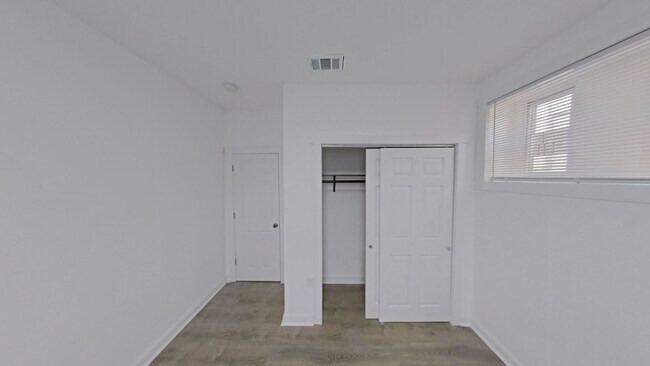 Building Photo - 6459 N 16th St