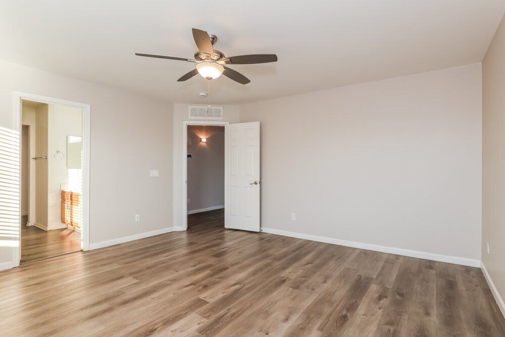 Building Photo - 13023 W Lawrence Rd