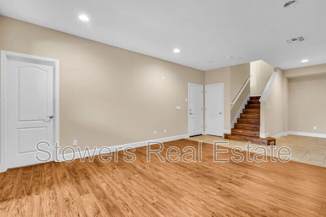 Building Photo - 718 El Paseo Cir