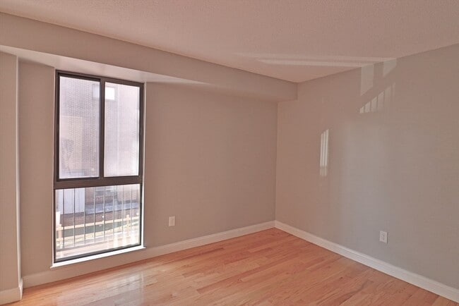 Building Photo - 1850 Beacon St